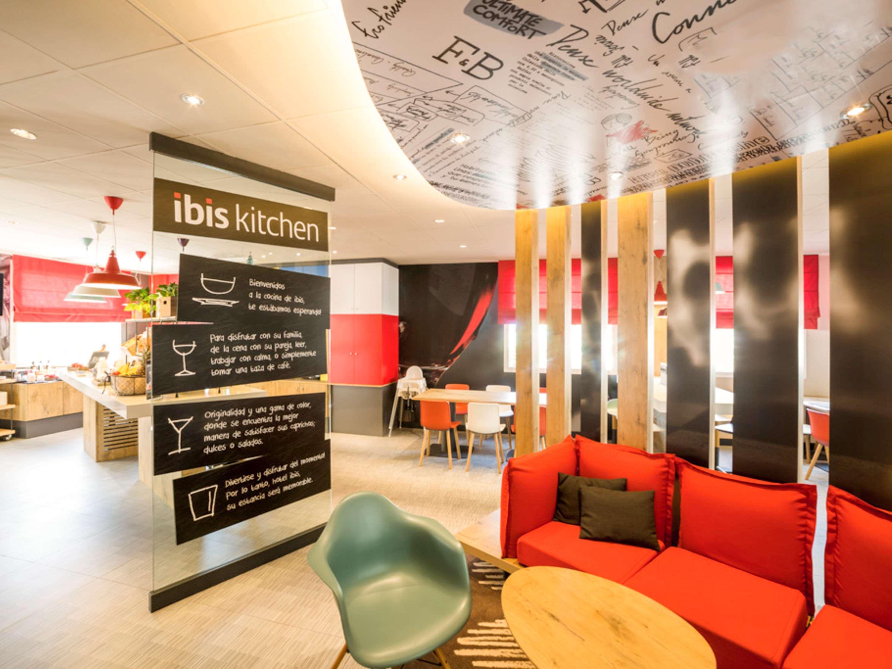 Ibis Barcelona Castelldefels Hotell Exteriör bild