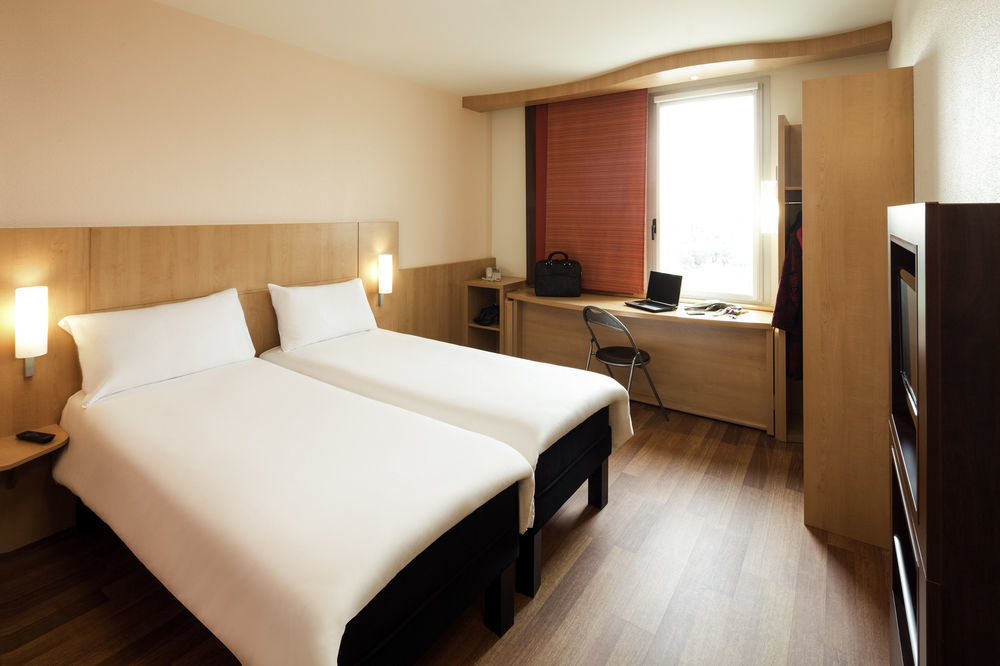 Ibis Barcelona Castelldefels Hotell Exteriör bild